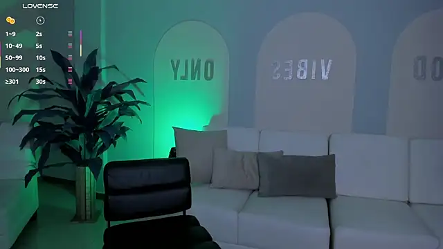 Snapshot of DannaCruz chatting on March 12, 12:20 am DannaCruz online show from March 12, 12:20 am