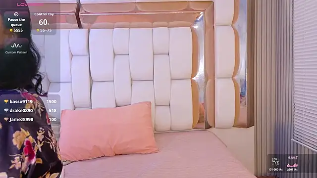 valkiria moore online show from September 20, 7:59 pm