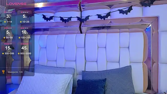 valkiria moore online show from October 22, 7:57 pm