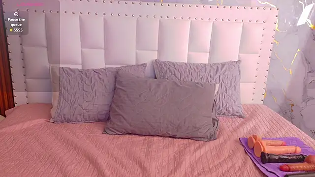 valkiria moore online show from December 19, 12:23 pm