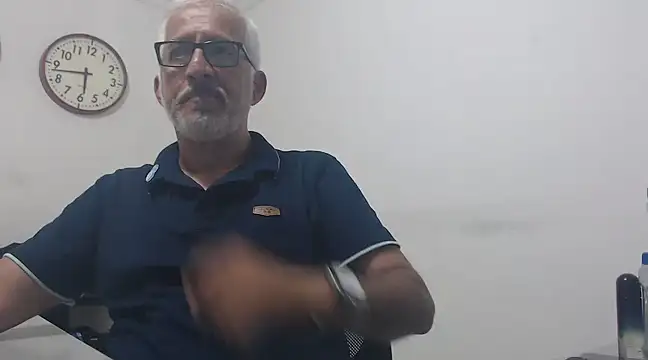 Snapshot of cenizo10124 chatting on February 23, 10:42 pm cenizo10124 online show from February 23, 10:42 pm