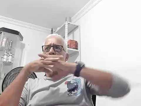 Snapshot of cenizo10124 chatting on December 17, 8:59 pm cenizo10124 online show from December 17, 8:59 pm