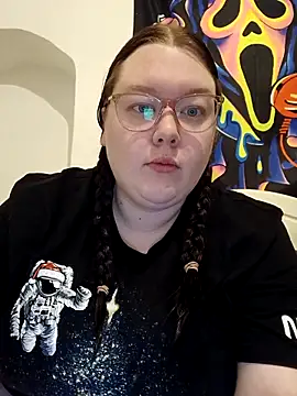 Snapshot of Sexycurvyemilyy chatting on November 18, 3:49 pm Sexycurvyemilyy online show from November 18, 3:49 pm