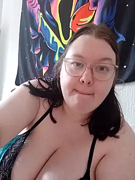 Sexycurvyemilyy online show from April 13, 3:50 pm