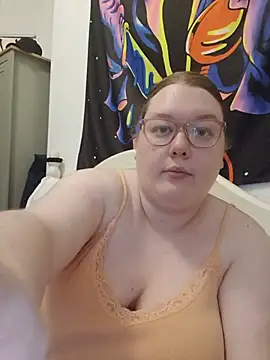 Snapshot of Sexycurvyemilyy chatting on July 8, 9:30 pm Sexycurvyemilyy online show from July 8, 9:30 pm