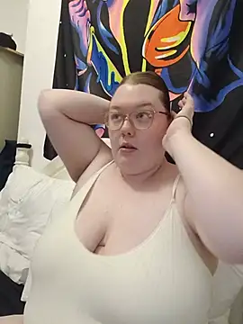 Snapshot of Sexycurvyemilyy chatting on July 9, 9:52 pm Sexycurvyemilyy online show from July 9, 9:52 pm