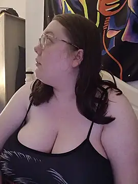 Snapshot of Sexycurvyemilyy chatting on July 21, 9:39 pm Sexycurvyemilyy online show from July 21, 9:39 pm