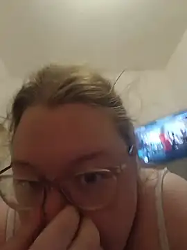 Snapshot of Sexycurvyemilyy chatting on August 1, 9:46 pm Sexycurvyemilyy online show from August 1, 9:46 pm