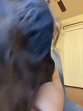 Snapshot of Natur4lBeautyb33 chatting on December 6, 1:40 am Natur4lBeautyb33 online show from December 6, 1:40 am