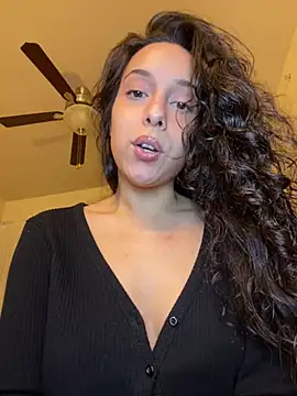 Snapshot of Natur4lBeautyb33 chatting on December 14, 5:40 am Natur4lBeautyb33 online show from December 14, 5:40 am