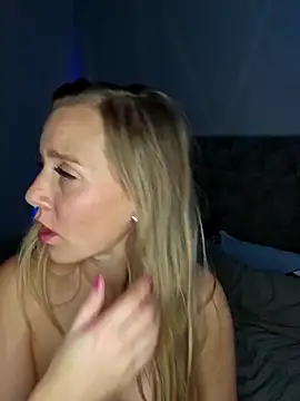 Snapshot of SkyelarSommer chatting on January 28, 7:53 am SkyelarSommer online show from January 28, 7:53 am