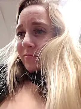 Snapshot of SkyelarSommer chatting on February 2, 6:04 am SkyelarSommer online show from February 2, 6:04 am