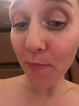 Snapshot of SkyelarSommer chatting on March 3, 2:47 am SkyelarSommer online show from March 3, 2:47 am