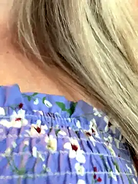 Snapshot of SkyelarSommer chatting on September 13, 5:46 pm SkyelarSommer online show from September 13, 5:46 pm