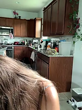 Snapshot of SkyelarSommer chatting on September 30, 1:27 pm SkyelarSommer online show from September 30, 1:27 pm