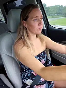 Snapshot of SkyelarSommer chatting on October 4, 8:07 pm SkyelarSommer online show from October 4, 8:07 pm