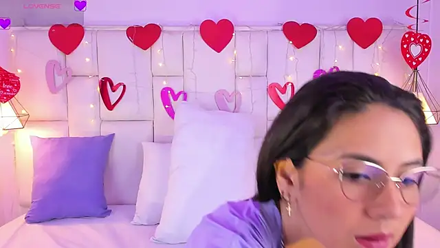 SarahSophia  online show from February 18, 11:33 am