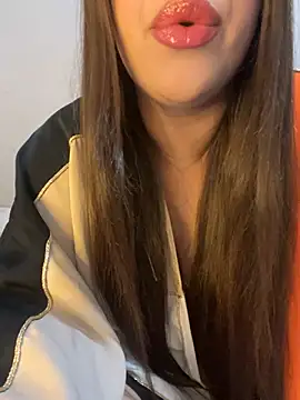 Mayacrayzi online show from February 7, 8:20 pm