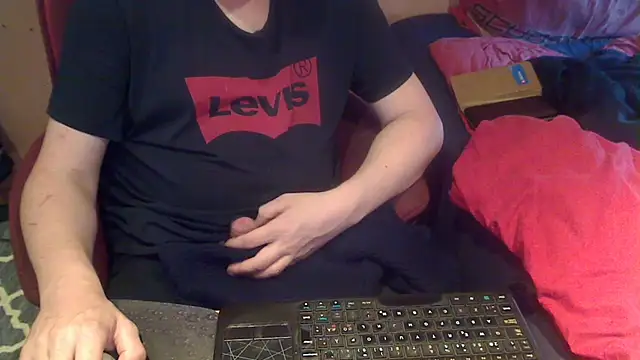 Snapshot of ArmySweater chatting on September 13, 4:07 pm ArmySweater online show from September 13, 4:07 pm