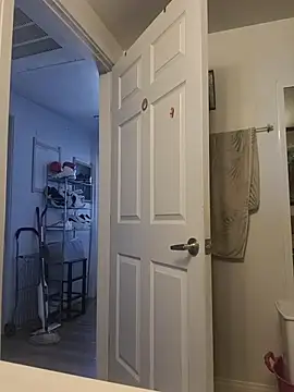 Snapshot of Annonymous607 chatting on December 13, 8:25 pm Annonymous607 online show from December 13, 8:25 pm