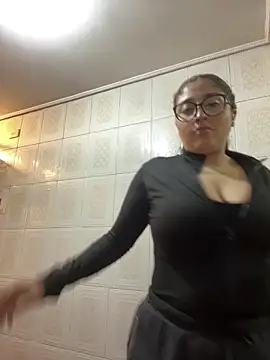 Snapshot of croftsmila chatting on May 17, 12:19 am croftsmila online show from May 17, 12:19 am