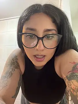Snapshot of croftsmila chatting on May 23, 12:16 am croftsmila online show from May 23, 12:16 am