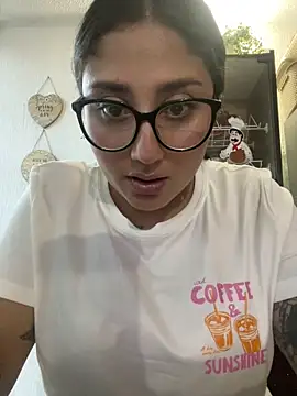 Snapshot of croftsmila chatting on June 21, 10:45 pm croftsmila online show from June 21, 10:45 pm