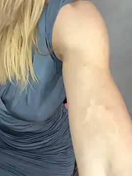 Snapshot of Milf_Tea chatting on February 24, 4:16 am Milf Tea online show from February 24, 4:16 am