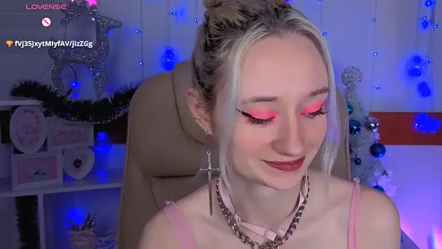 Snapshot of Katia_Kim chatting on December 23, 6:22 am Katia Kim online show from December 23, 6:22 am