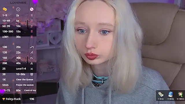 Snapshot of Katia_Kim chatting on February 7, 6:28 am Katia Kim online show from February 7, 6:28 am