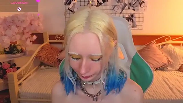 Snapshot of Katia_Kim chatting on February 20, 6:26 am Katia Kim online show from February 20, 6:26 am