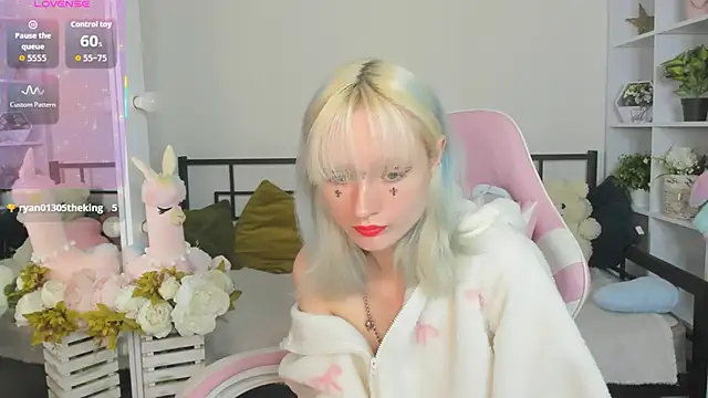 Katia Kim online show from May 4, 5:31 pm