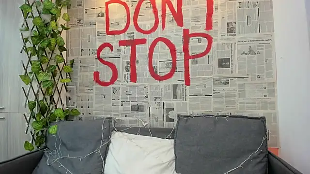 Mhelanny2 online show from February 1, 3:30 am