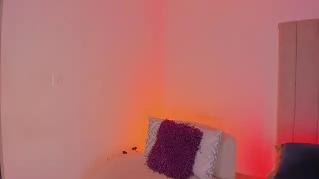 luisah  online show from July 29, 7:23 pm