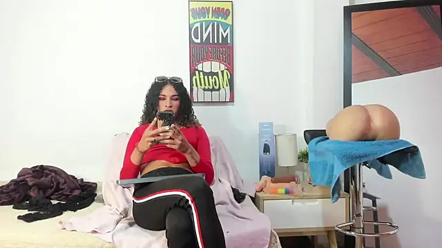 StefanyMiler online show from December 4, 6:27 pm