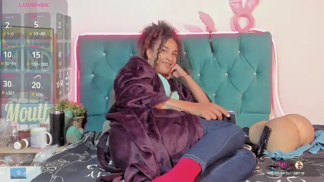 Snapshot of StefanyMiler chatting on May 4, 1:23 am StefanyMiler online show from May 4, 1:23 am