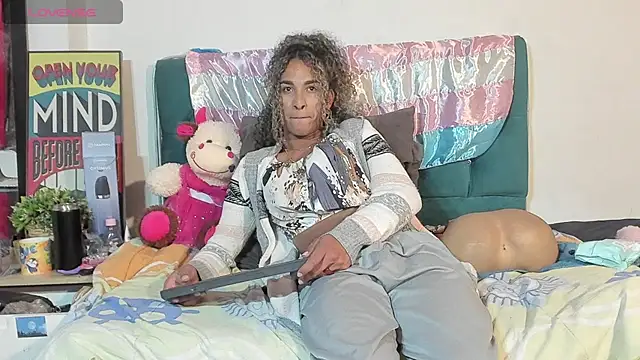 Snapshot of StefanyMiler chatting on June 19, 9:51 pm StefanyMiler online show from June 19, 9:51 pm