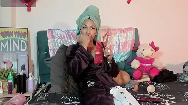 Snapshot of StefanyMiler chatting on July 30, 2:43 am StefanyMiler online show from July 30, 2:43 am