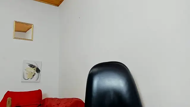 Snapshot of yasmin_goldenst chatting on December 5, 10:57 am yasmin goldenst online show from December 5, 10:57 am