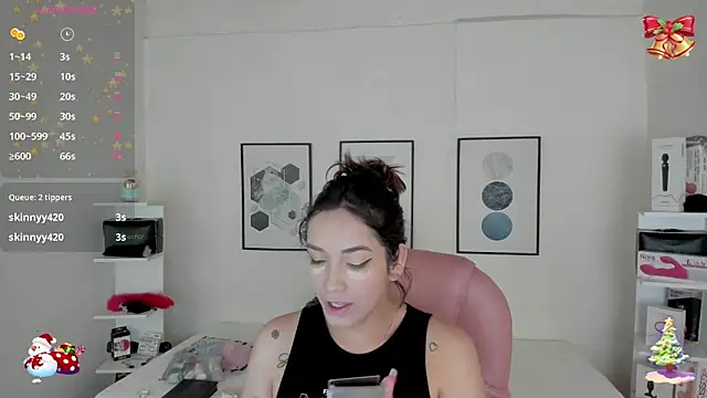 Snapshot of cristal__hot_1 chatting on December 3, 4:03 am cristal hot 1 online show from December 3, 4:03 am