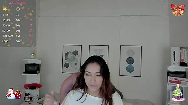 Snapshot of cristal__hot_1 chatting on December 6, 4:03 am cristal hot 1 online show from December 6, 4:03 am