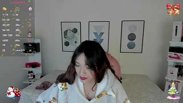 Snapshot of cristal__hot_1 chatting on December 14, 10:13 am cristal hot 1 online show from December 14, 10:13 am