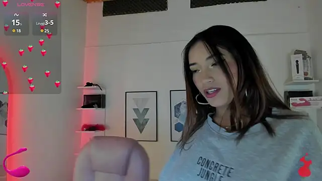 Snapshot of cristal__hot_1 chatting on January 26, 10:02 am cristal hot 1 online show from January 26, 10:02 am