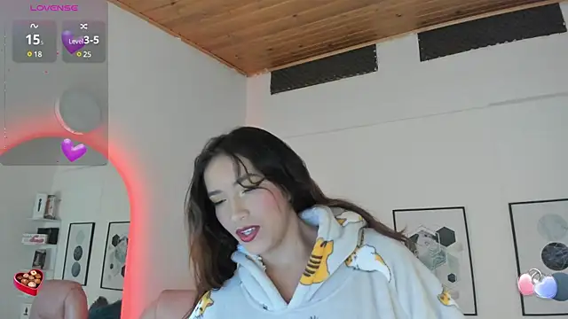 Snapshot of cristal__hot_1 chatting on February 7, 10:08 am cristal hot 1 online show from February 7, 10:08 am