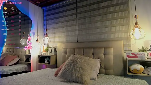 Snapshot of cristal__hot_1 chatting on October 19, 5:08 am cristal hot 1 online show from October 19, 5:08 am