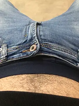 Snapshot of MoochedTape chatting on December 11, 3:58 pm MoochedTape online show from December 11, 3:58 pm