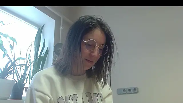 Snapshot of Sophi_Cute chatting on February 26, 1:41 pm Sophi Cute online show from February 26, 1:41 pm