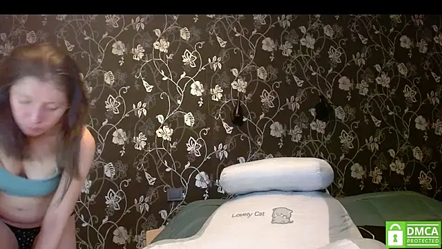 Snapshot of Sophi_Cute chatting on December 3, 1:53 pm Sophi Cute online show from December 3, 1:53 pm