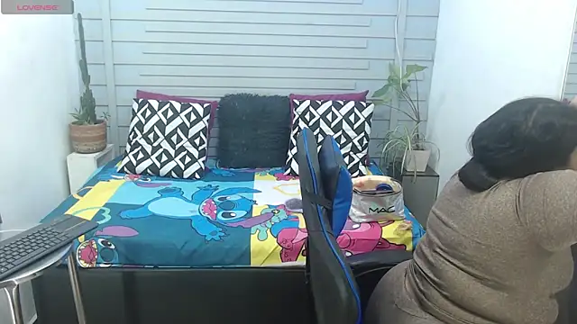 evelin zaens online show from February 25, 4:03 am