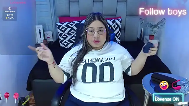 evelin zaens online show from November 13, 4:44 am